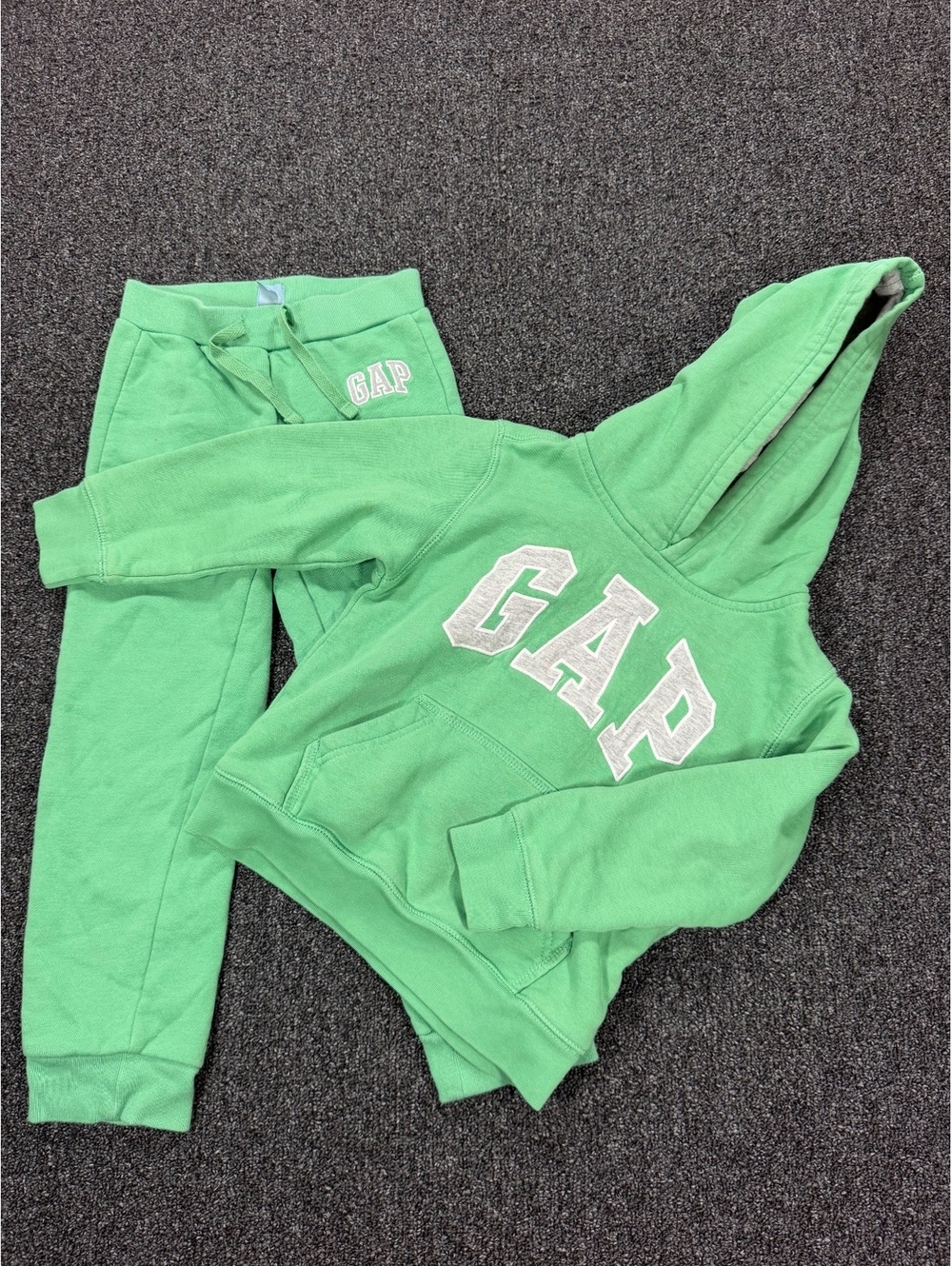 GAP Baby Green Hoodie and Sweatpants Tracksuit Set Size 5T